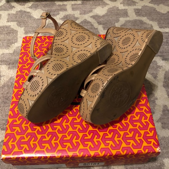 Tory Burch leather beige wedge - Picture 4 of 5